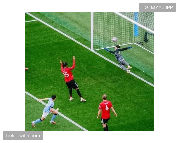 加纳乔强强对话表现解析：曼市德比关键时刻