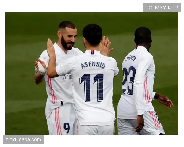 本泽马与齐达内在皇马的贡献差异如何影响各自的队史地位