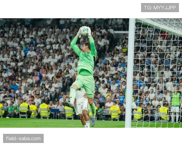 接管出球，门将库尔图瓦本季较上季更善于稳住后防